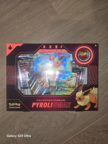 Pokemon coffret pyroli vmax neuf