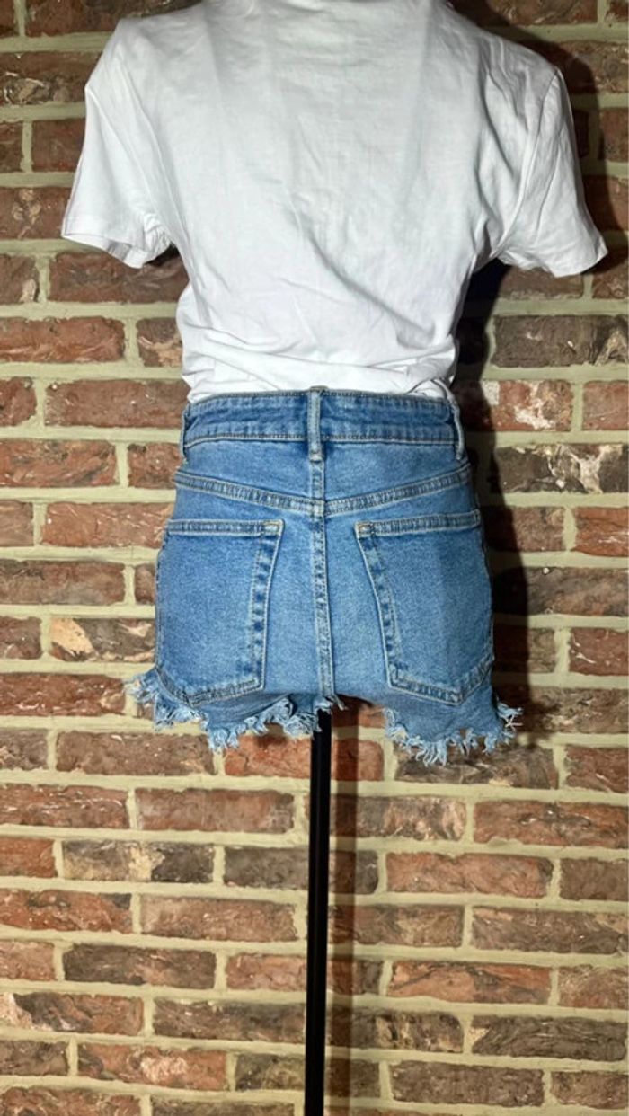 Short en jeans Zara effet déchiré Taille S /36 - photo numéro 3