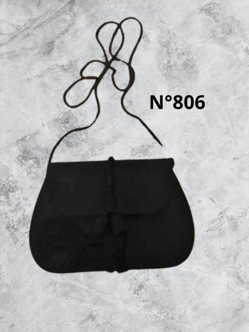 N°806 Pochette noir satin, cordon.