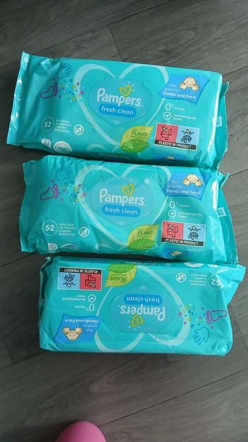 3 paquets de lingettes pampers