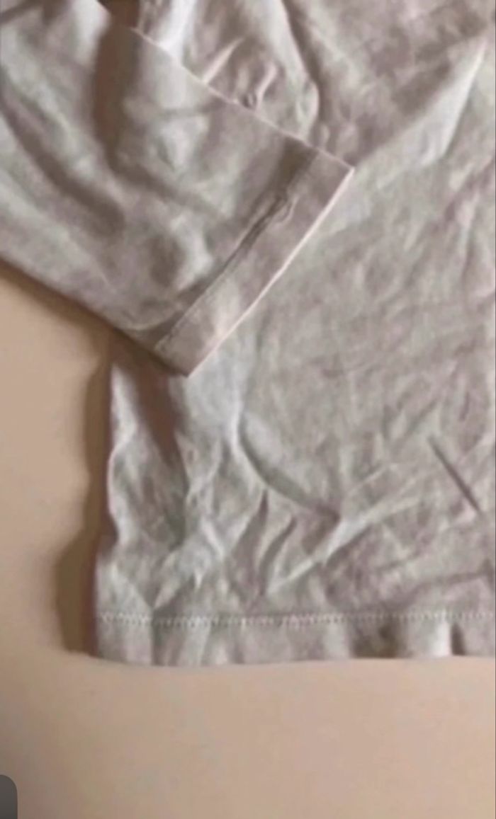 T-shirt / Sous-pull à manches longues TRÈS BON ÉTAT pour garçon taille 4 ans couleur blanc - photo numéro 2