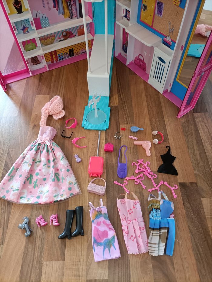 Dressing XXL Barbie + tenues et nombreux accessoires - photo numéro 3