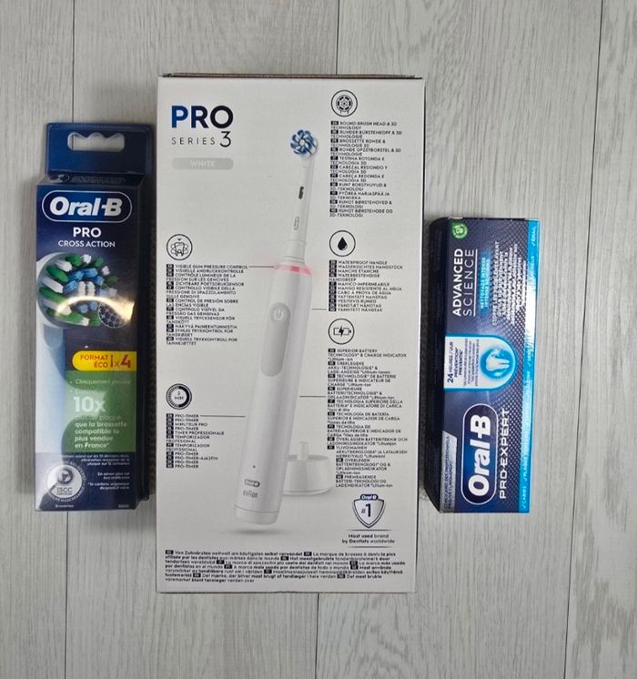 🌟 Brosse a dent electrique oral B pro 3 blanche + 4 brossettes  + dentifrice 🌟 - photo numéro 2
