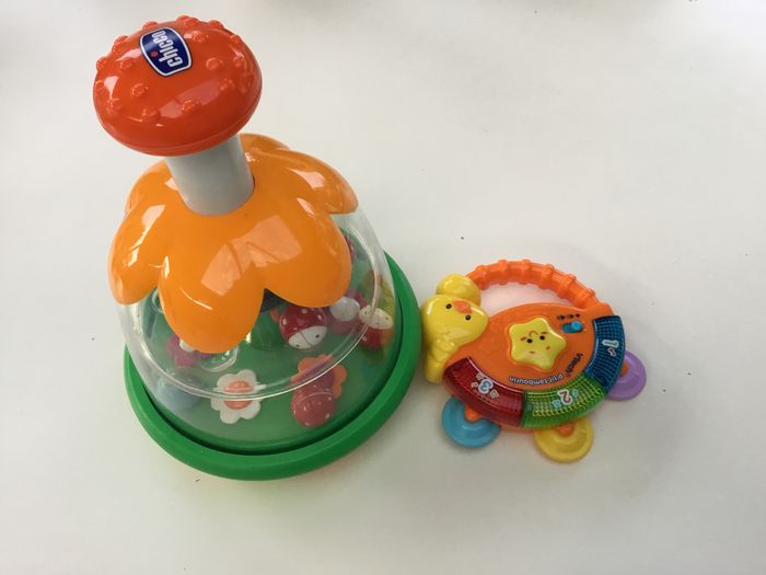 Lot deux jouets eveil bb