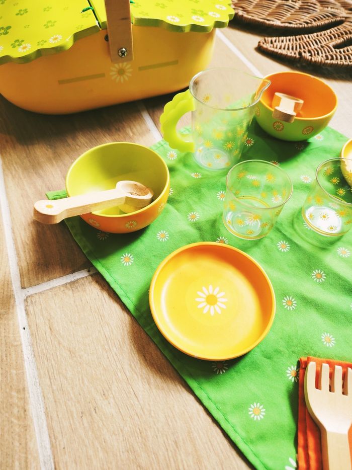 🧺Dinette panier pique nique vaisselles en bois et plastique marque Djeco - photo numéro 2