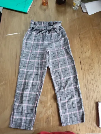 Pantalon à carreaux gris rose