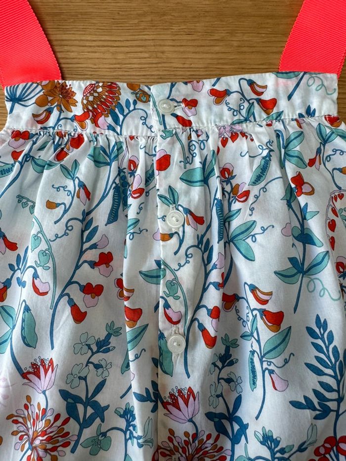 Blouse en tissu liberty Maynard tons blanc/vert/rouge et bretelles orange fluo - Taille 3 Ans - photo numéro 9