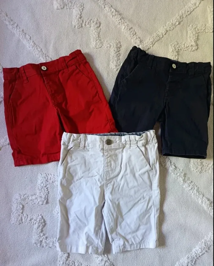 Lot 3 shorts bermudas 98cm