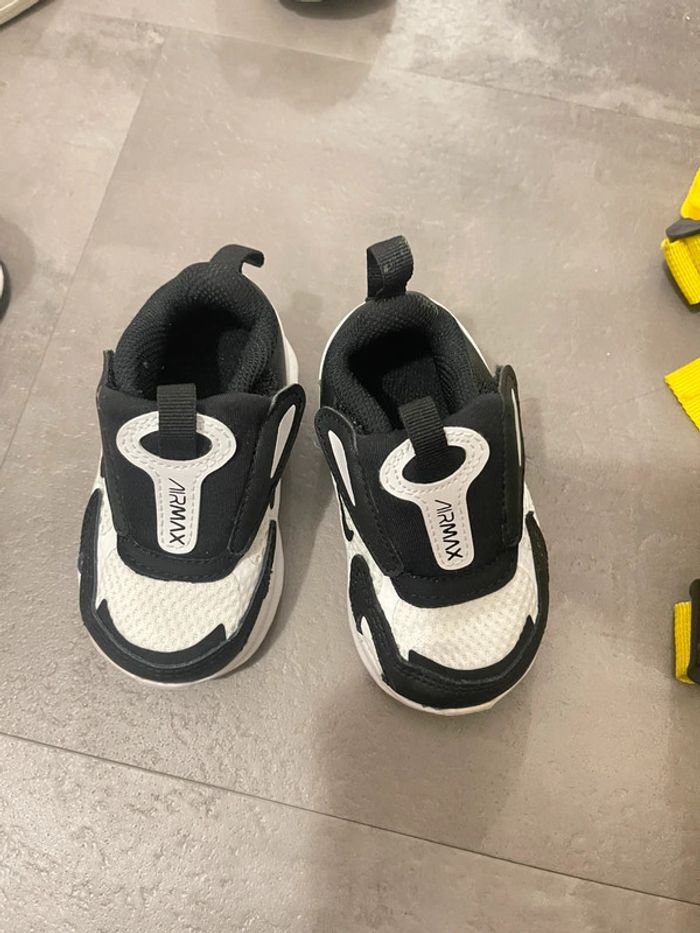 Baskets garçon Nike taille 19,5 - photo numéro 2