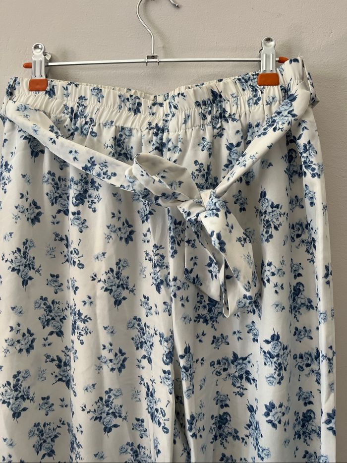 Pantalon léger à jambes larges et ample blanc e fleurs bleu - photo numéro 2