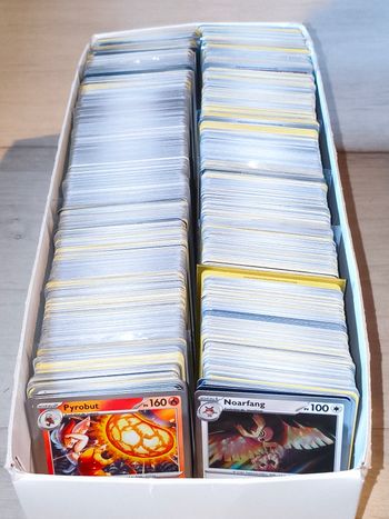 100 cartes Pokémon FR