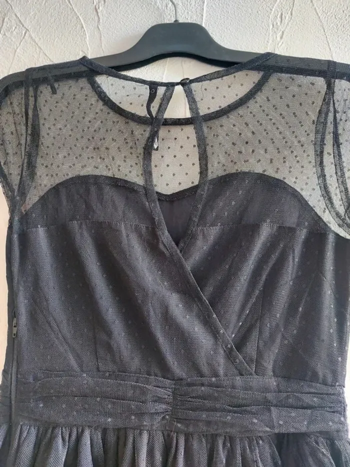 Robe noire élégante avec dentelle Taille M - photo numéro 6