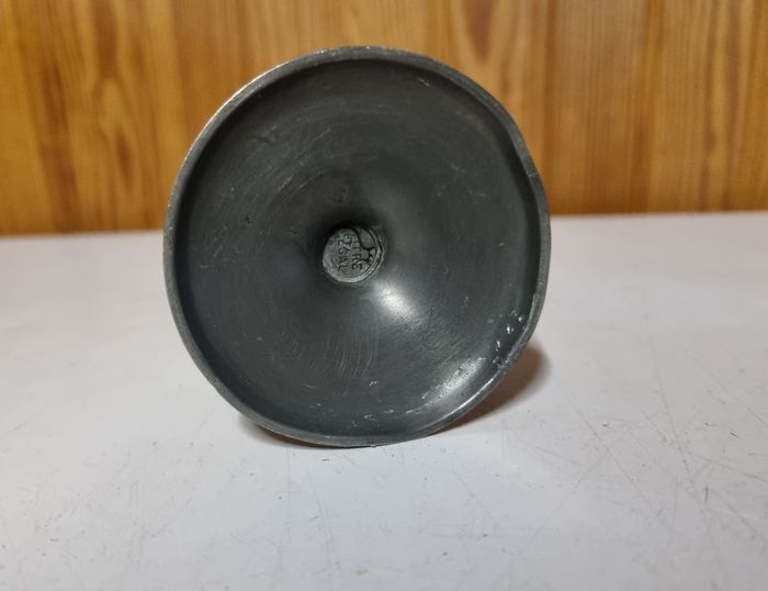 vase soliflore en étain 26cm ancien - photo numéro 3