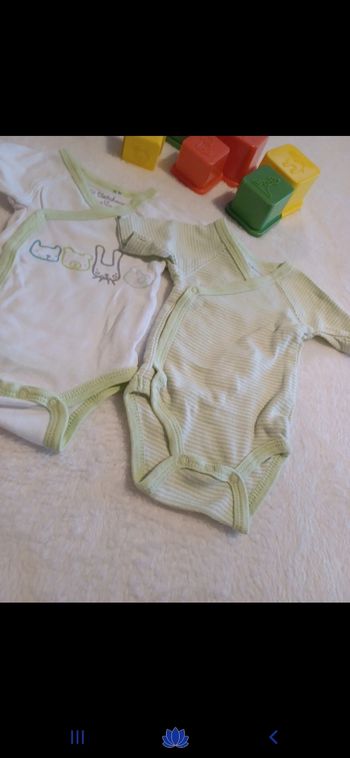 Lot de 2 bodies bébé taille 1 mois