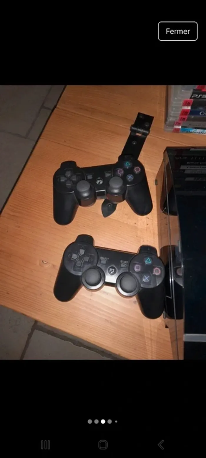 PlayStation 3 et ses 2 manettes - photo numéro 2