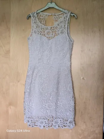 Robe blanche en dentelle - habillé