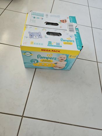 Méga pack 114 couches Pampers taille 2 Neuf