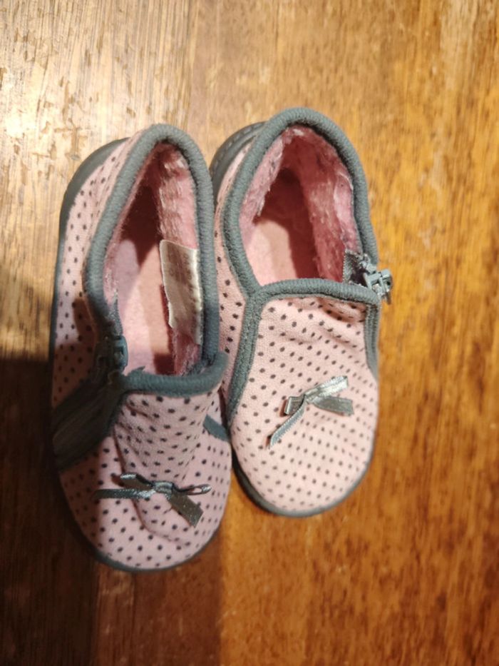 Chaussons fille taille 22 - photo numéro 3