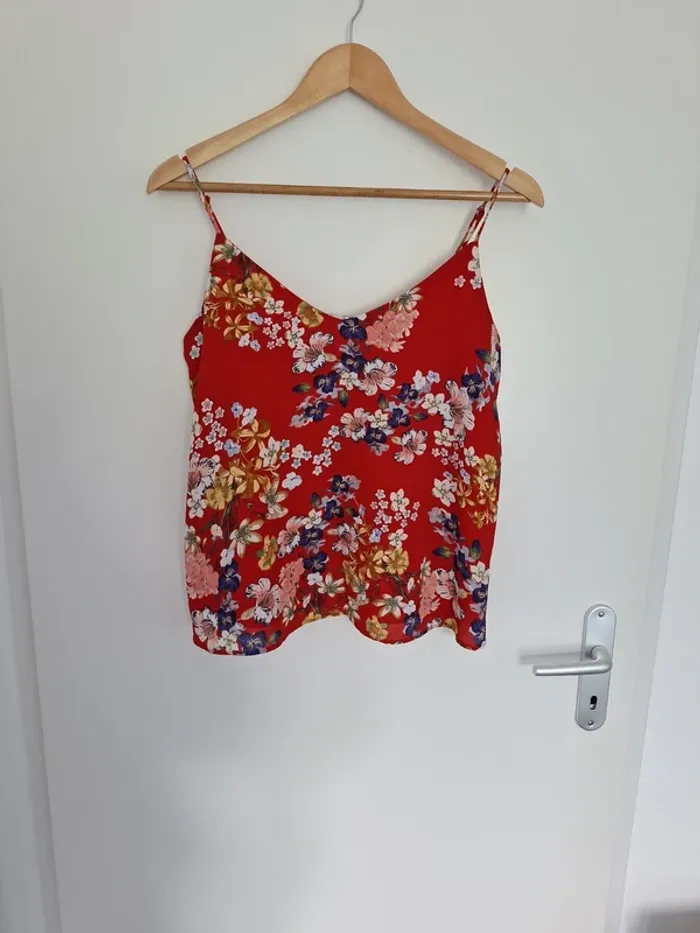 Top rouge fleuri