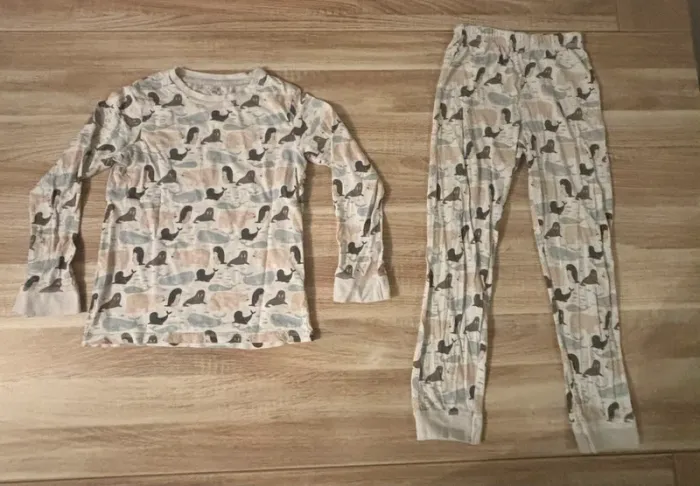 2 pyjamas 6-7ans - photo numéro 4