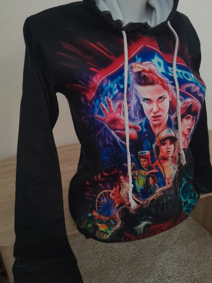 Sweat à capuche 💫 imprimé Stranger💫taille 36-S - photo numéro 3