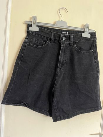 Short en jean noir
