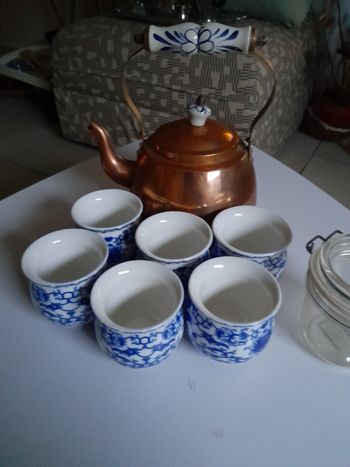 6 tasses et sa cafetière en cuivre