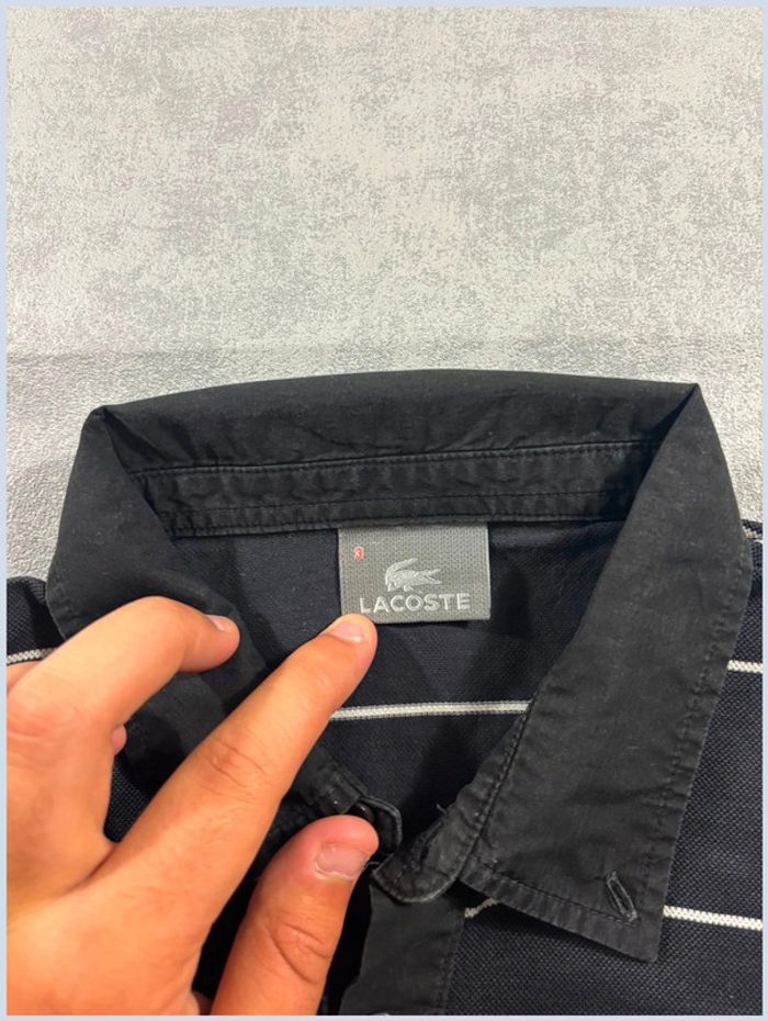 Polo Lacoste Vintage noir avec rayure blanche Taille S - photo numéro 3