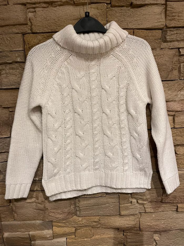 Joli pull blanc col roulé 8-9 ans