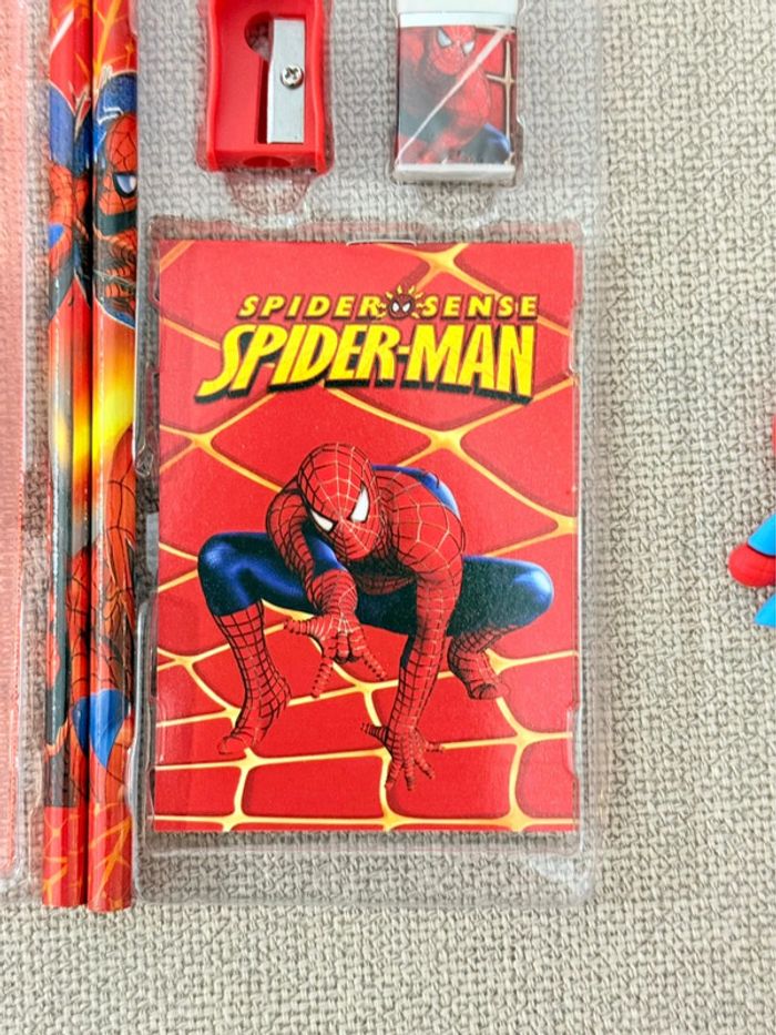Kit complet Spider-Man pour la rentrée + porte clés - photo numéro 2