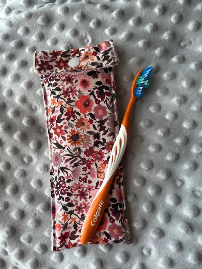 Étui à brosse à dents neuf - photo numéro 2