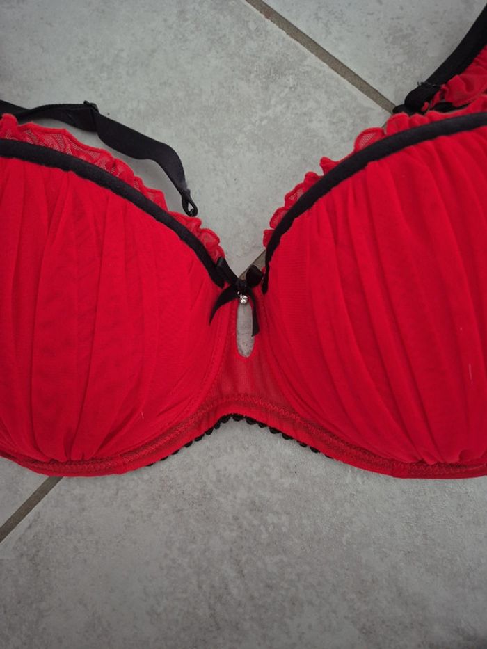 Soutien gorge rouge coque ampliforme bretelles amovibles - photo numéro 3
