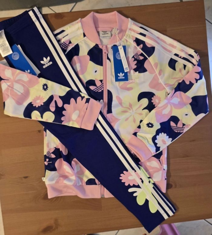 Neufs (non portés) 🥰ensemble veste de survetement et leggin ADIDAS 10 ans fille 🩷(ferme) - photo numéro 2
