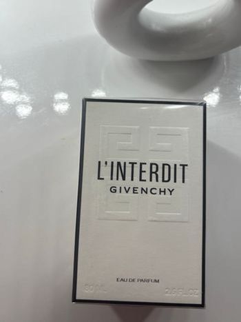 l’interdit de  givenchy 