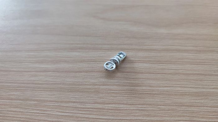 Logo calandre pièce détachée miniature 1/18 Burago Alfa Romeo 2300 spider 1932 #B61 - photo numéro 2