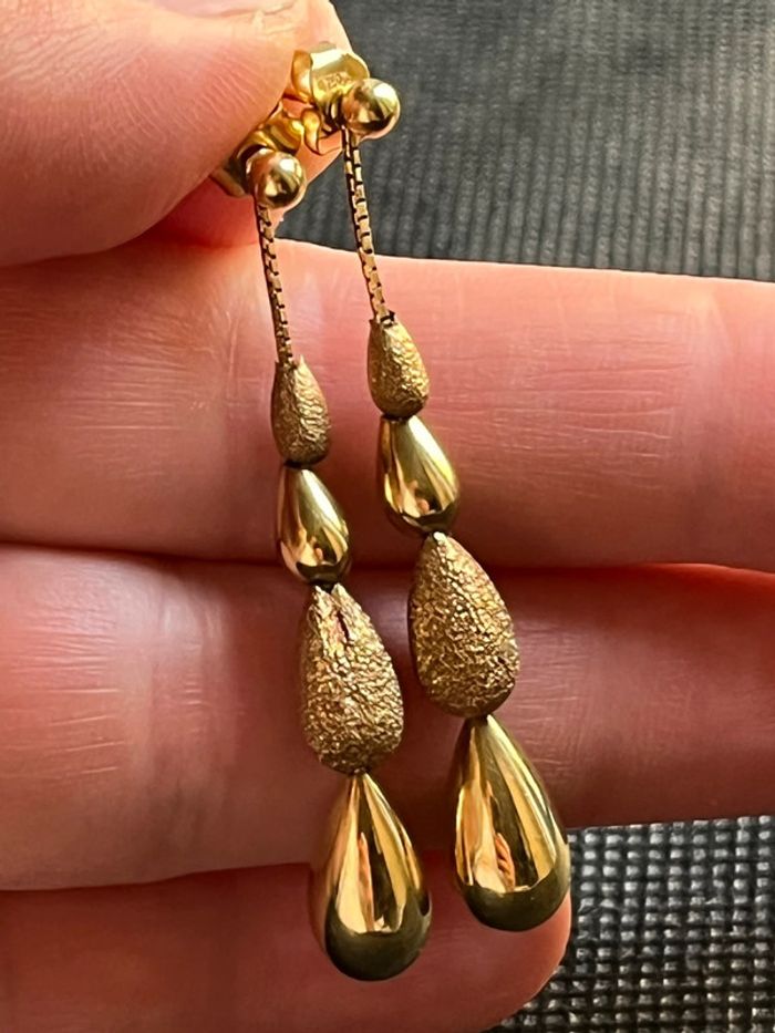 Belle paire de boucles d’oreilles pendantes «gouttes » en or 18 carats femme TBE - photo numéro 2