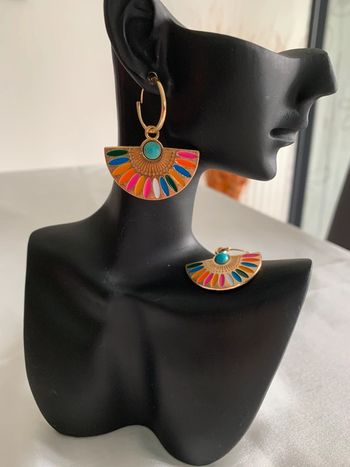 Boucles d’oreilles créoles dorées éventail multicolore