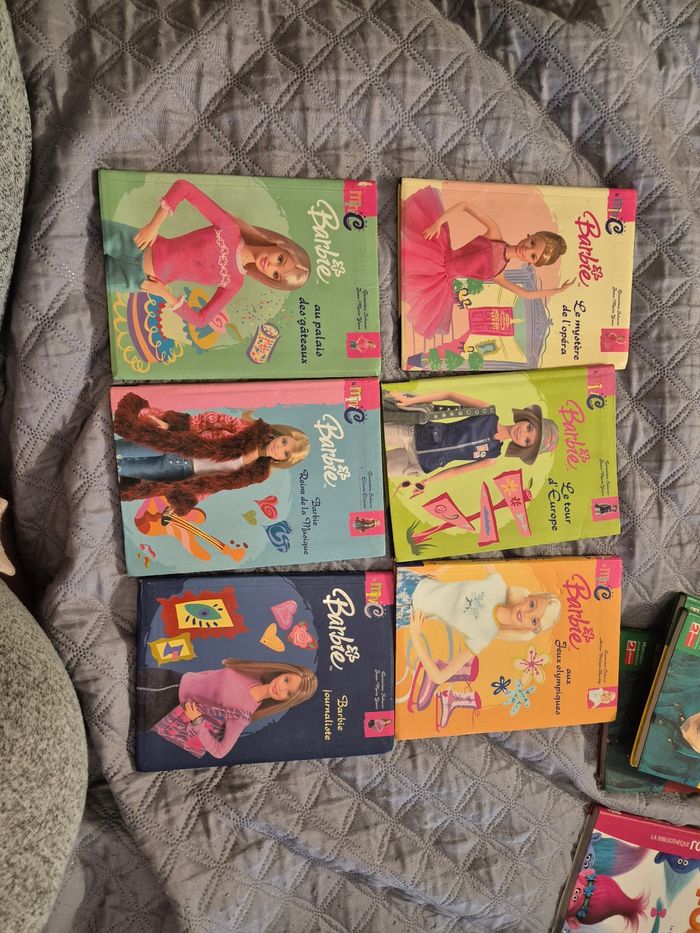 Livre bibliothèque Rose