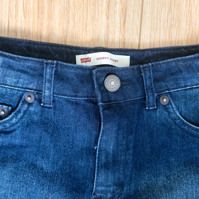 Short Levi's 14 ans en parfait état - photo numéro 2