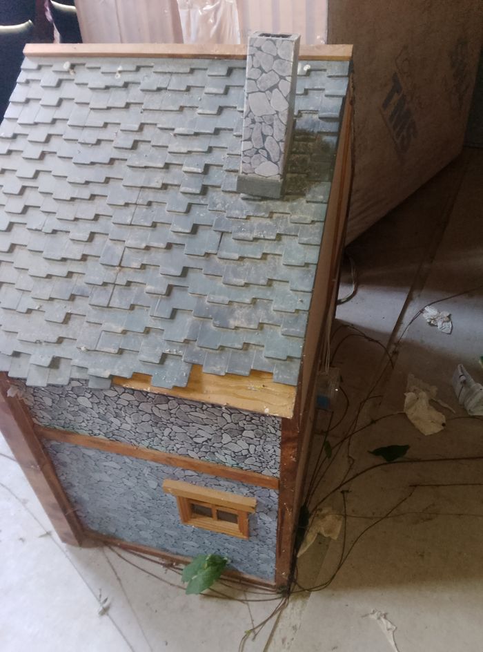 Maison de poupée fabrication main pas d envoie - photo numéro 9