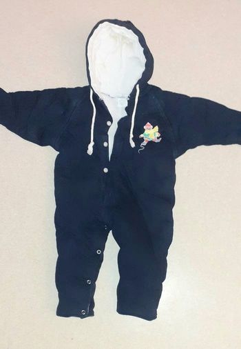 combi pilote à capuche garçon  24 mois  bleu marine parfait etat