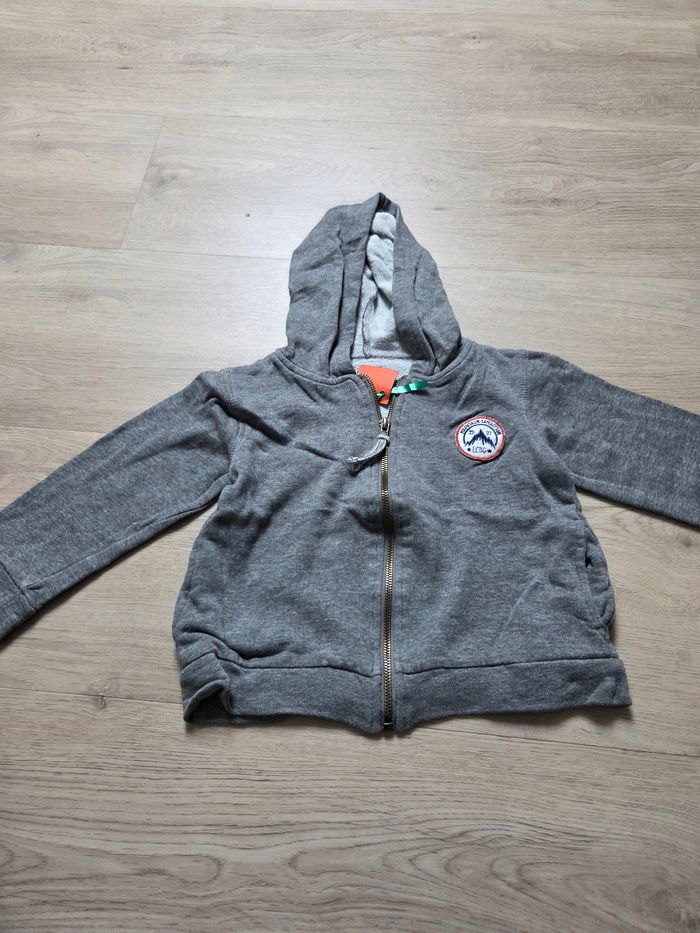 Gilet zippé à capuche 4 ans