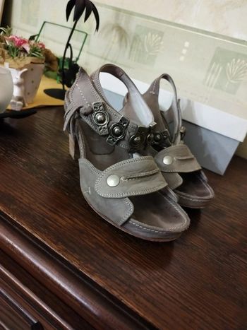 Talons gris et argentés 36 7,5 cm