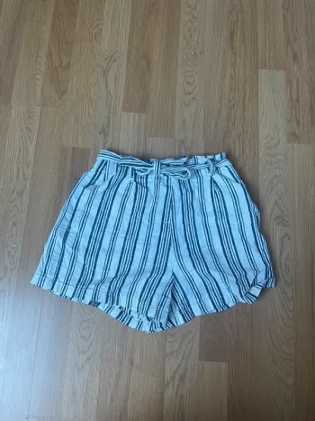 Short à rayures