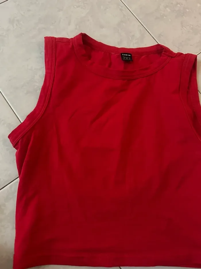 Débardeur rouge - photo numéro 3
