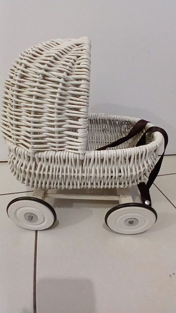 Landeau en osier ancien.  1970