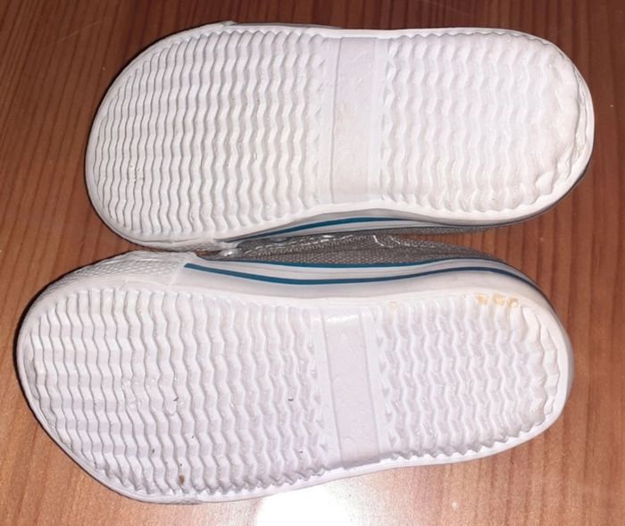 Baskets pour bébé t. 18 - photo numéro 2