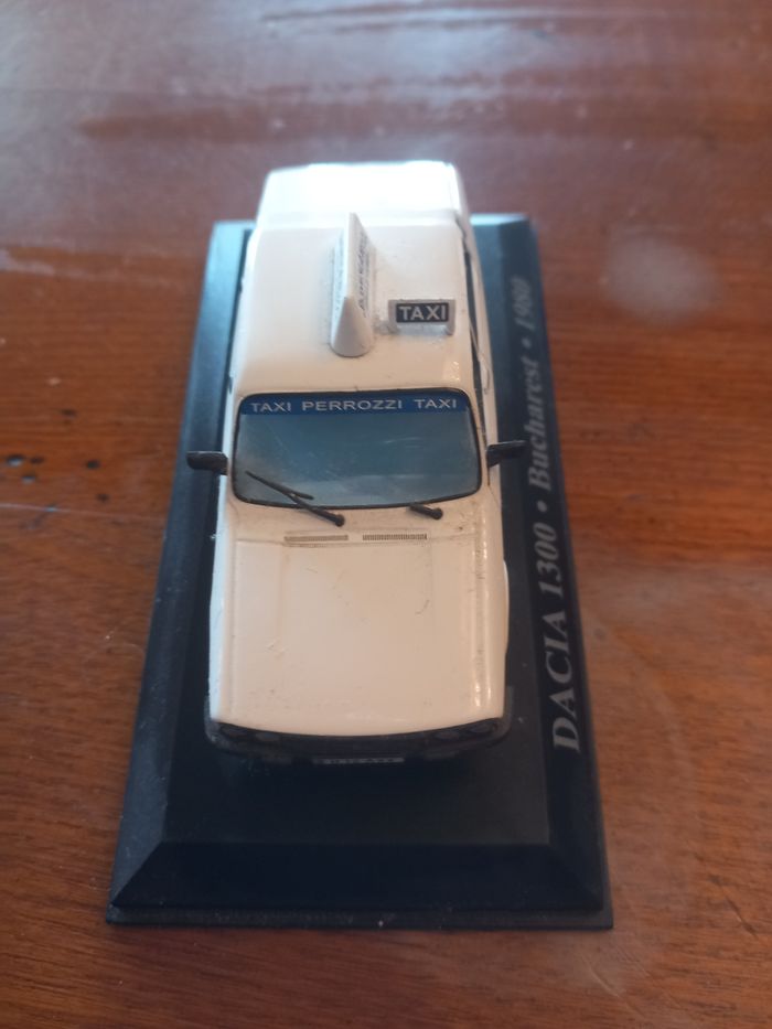 Voiture de collection Dacia 1300 - photo numéro 3