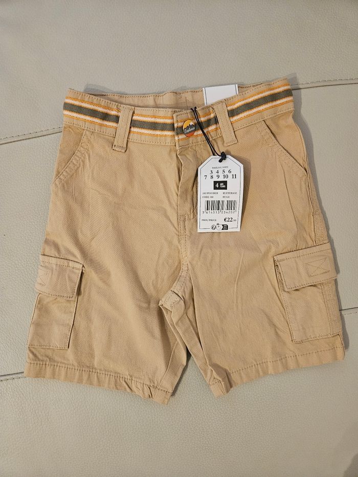 Short aventurier NEUF