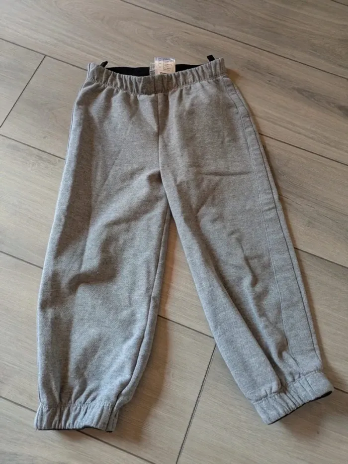 Jogging Decathlon gris 3-4 ans